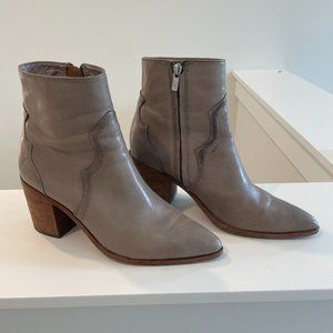 Frye Flynn Short Leather Booties in Grey 9
